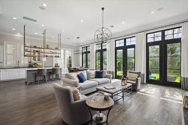 1124 Mosaico LN, Houston, TX 77055