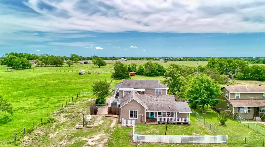 307 Shepard LN, Brenham, TX 77833