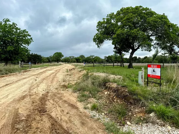 315 Witt RD, Center Point, TX 78010