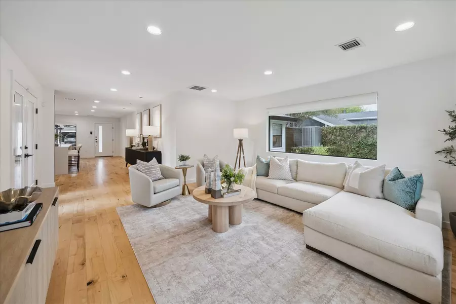 2411 Stonecrest DR, Houston, TX 77018