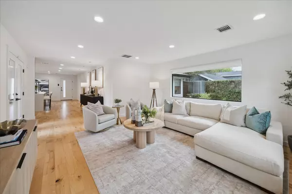 2411 Stonecrest DR, Houston, TX 77018