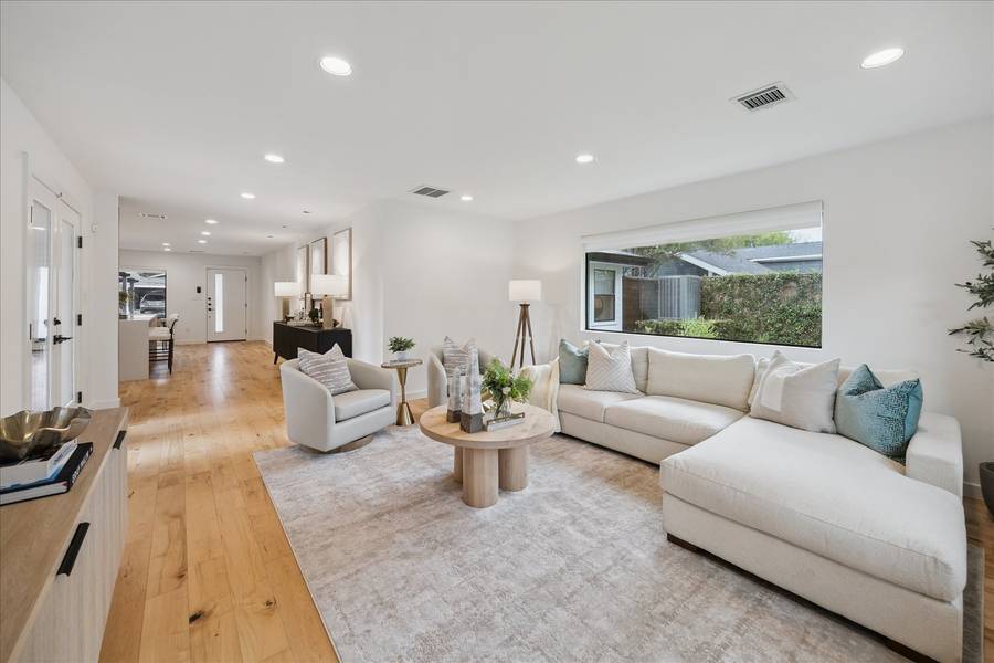 2411 Stonecrest DR, Houston, TX 77018