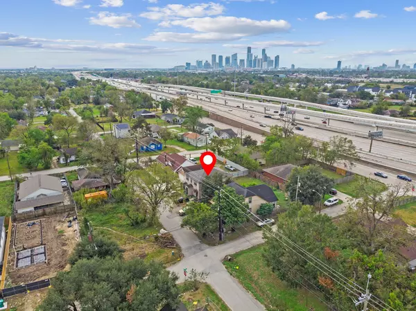 3213 Des Chaumes ST, Houston, TX 77026