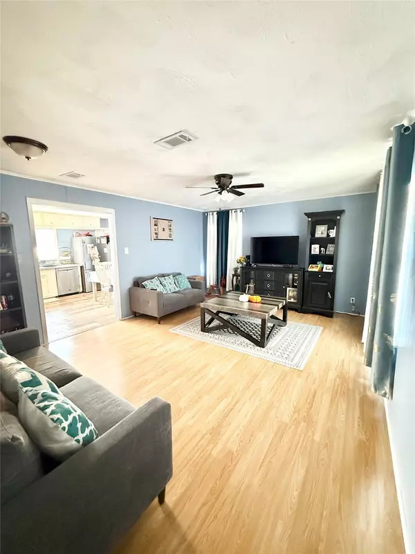 Crosby, TX 77532,521 Cypress AVE