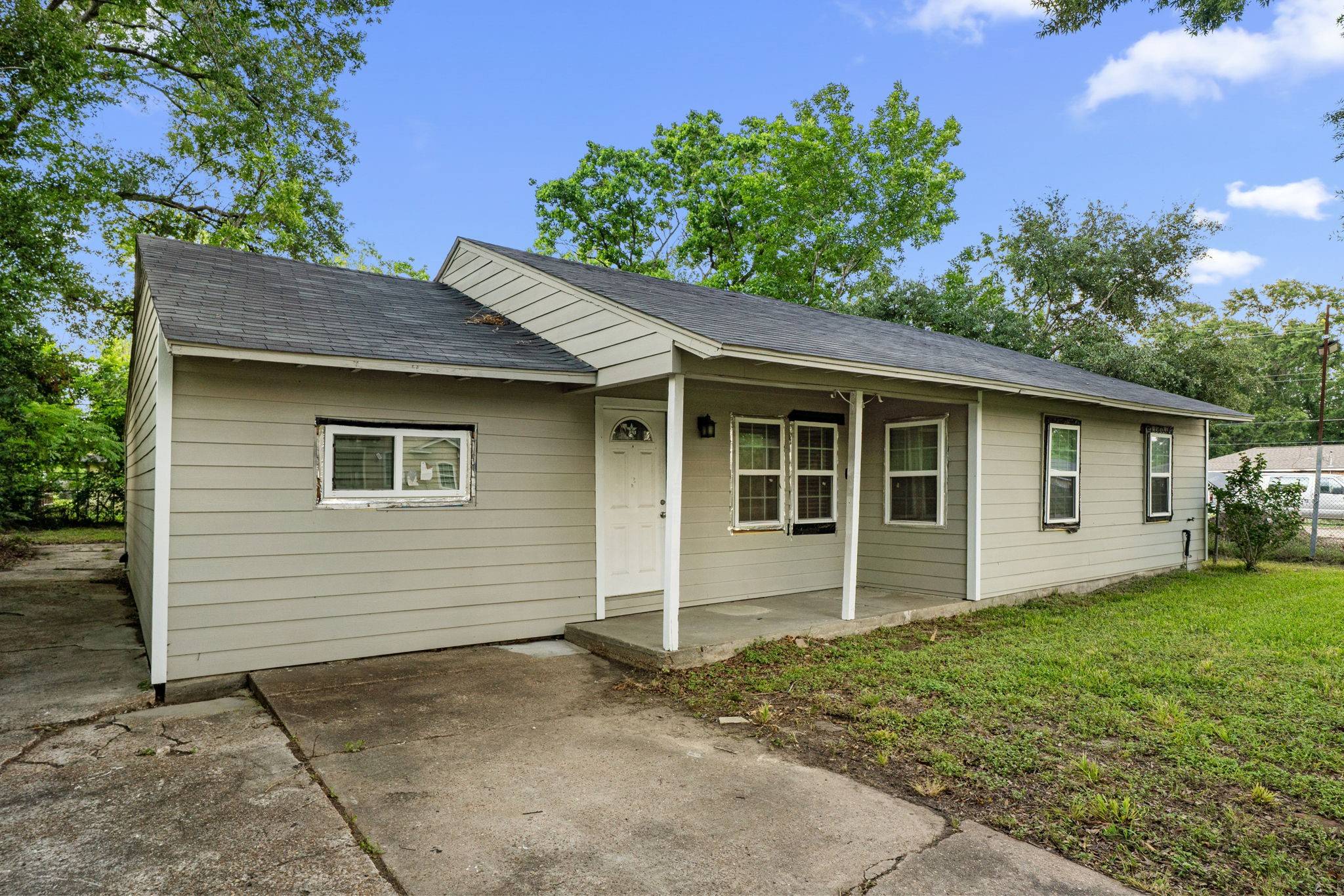 Houston, TX 77033,5835 Southseas ST