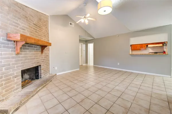 Friendswood, TX 77546,212 Quaker DR #B1