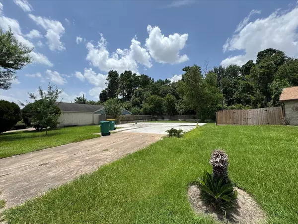 Houston, TX 77088,8715 Victoria Forest DR