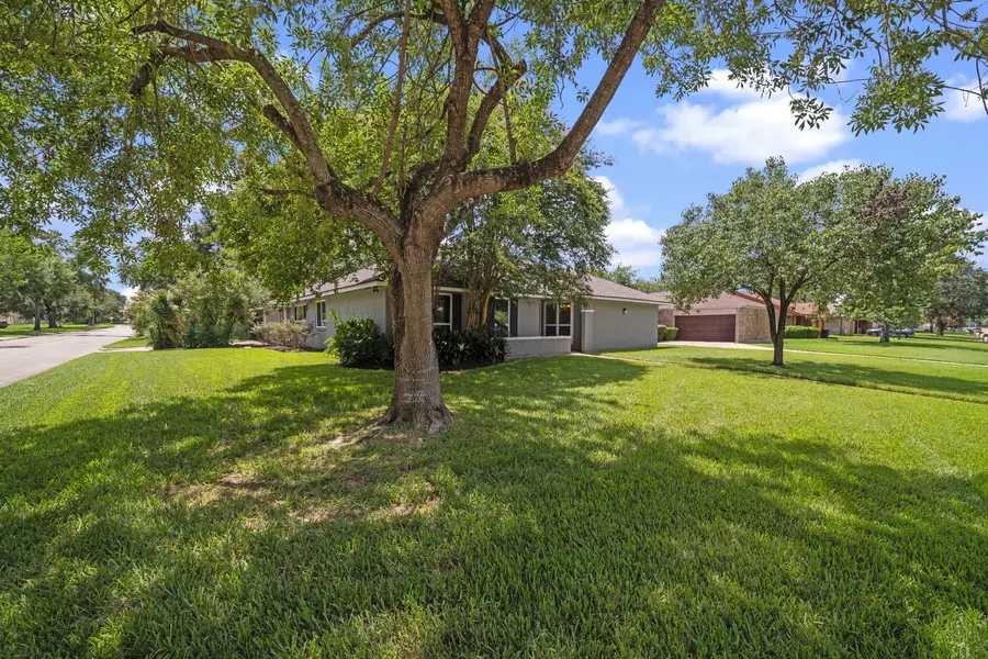 8103 Autumn Willow DR, Tomball, TX 77375