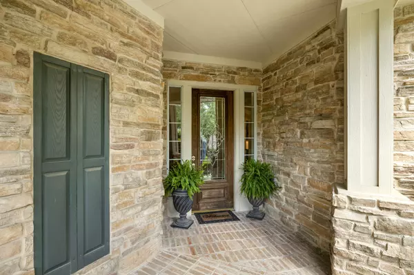 The Woodlands, TX 77382,99 S Shawnee Ridge CIR