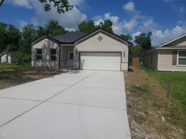 105 S Algeria ST S, Texas City, TX 77591