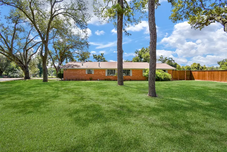 1119 Edgewood DR, Richmond, TX 77406