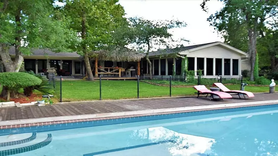 6221 Fm-2004, Hitchcock, TX 77563