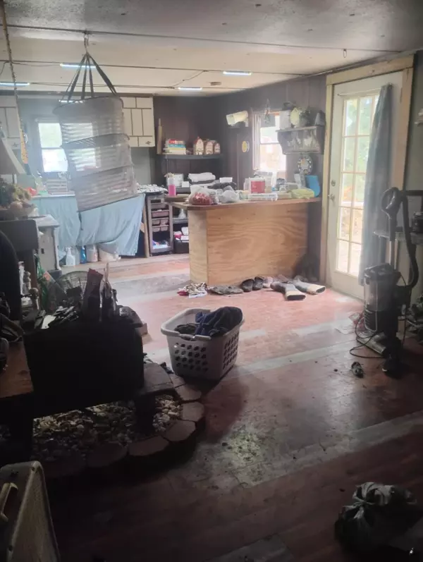 172 Tall Trees RD, Trinidad, TX 75163