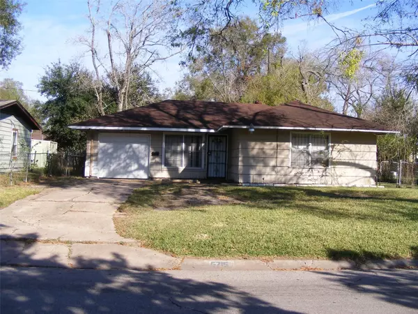 5715 Westover ST, Houston, TX 77033
