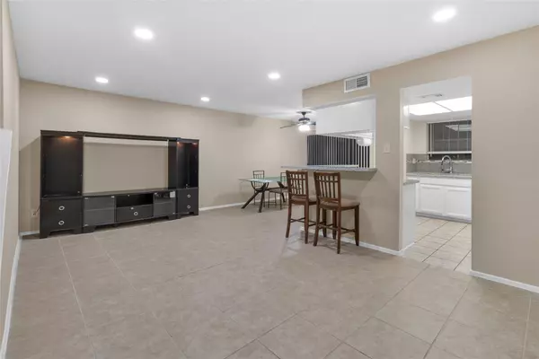 Houston, TX 77069,14911 Wunderlich DR #609