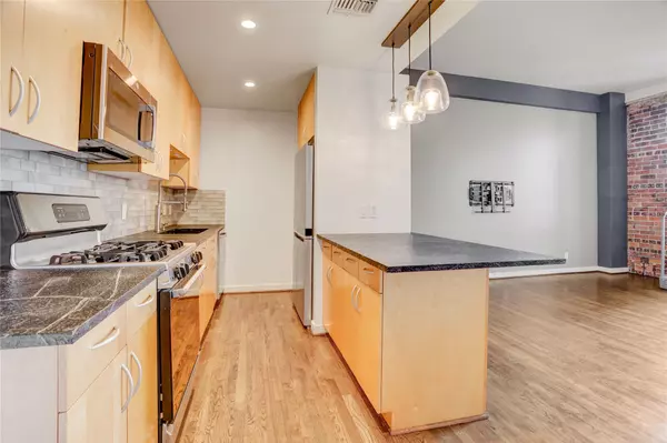 Houston, TX 77002,915 Franklin ST #5L