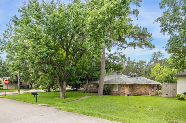 Houston, TX 77055,8901 Croes DR