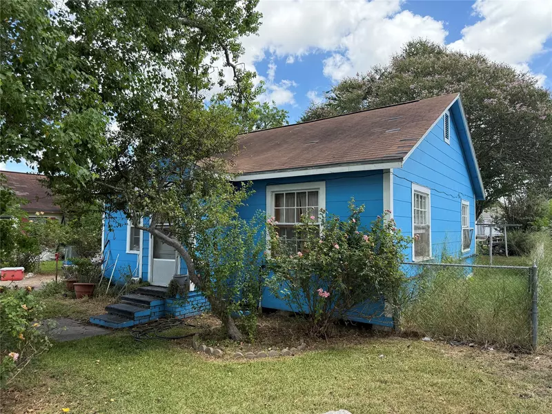 1410 N Gulf BLVD, Freeport, TX 77541