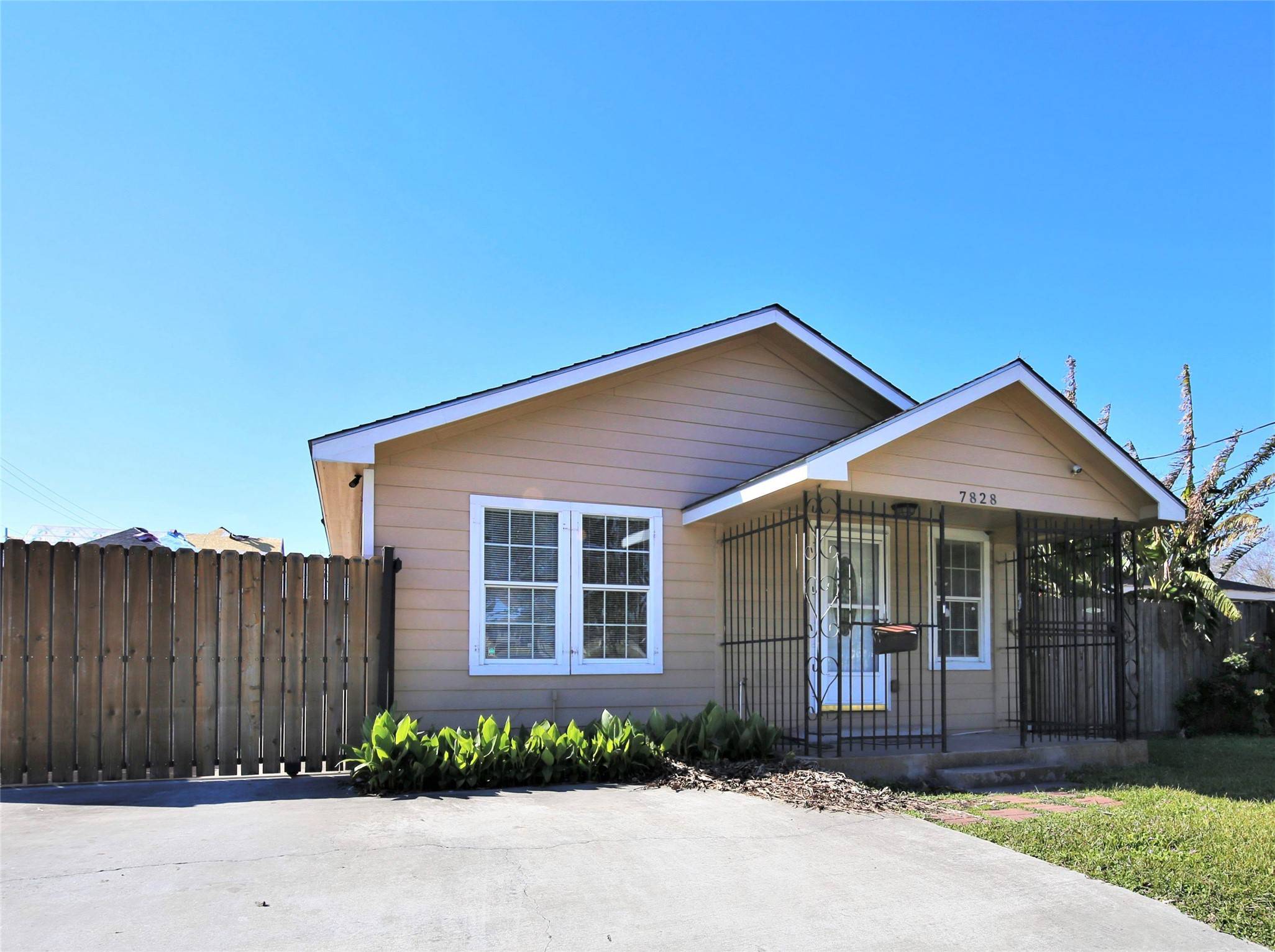 7828 Scott, Houston, TX 77051