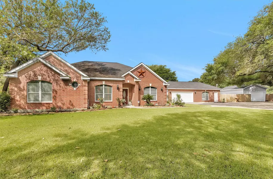 303 Beaumont DR, Magnolia, TX 77354