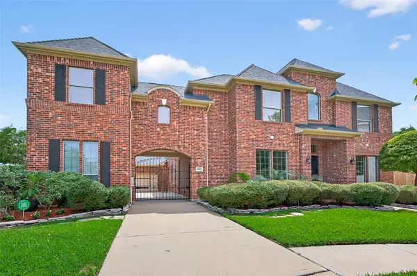 8803 Emerald Shore CT, Houston, TX 77095