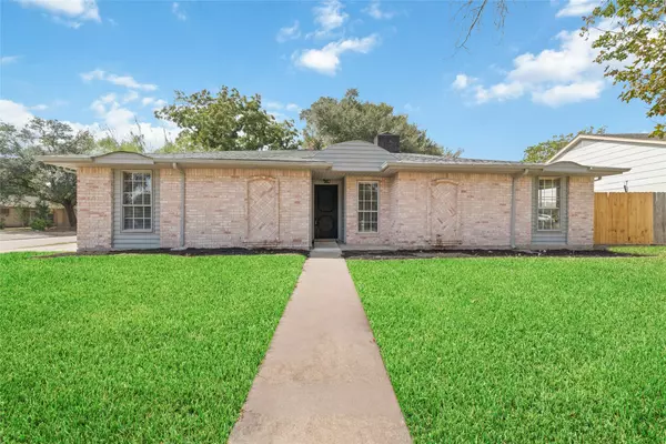 11518 Lansbury DR, Houston, TX 77099