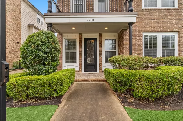 921 W 19th ST #B, Houston, TX 77008