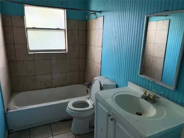 Houston, TX 77028,7952 Cinderella ST