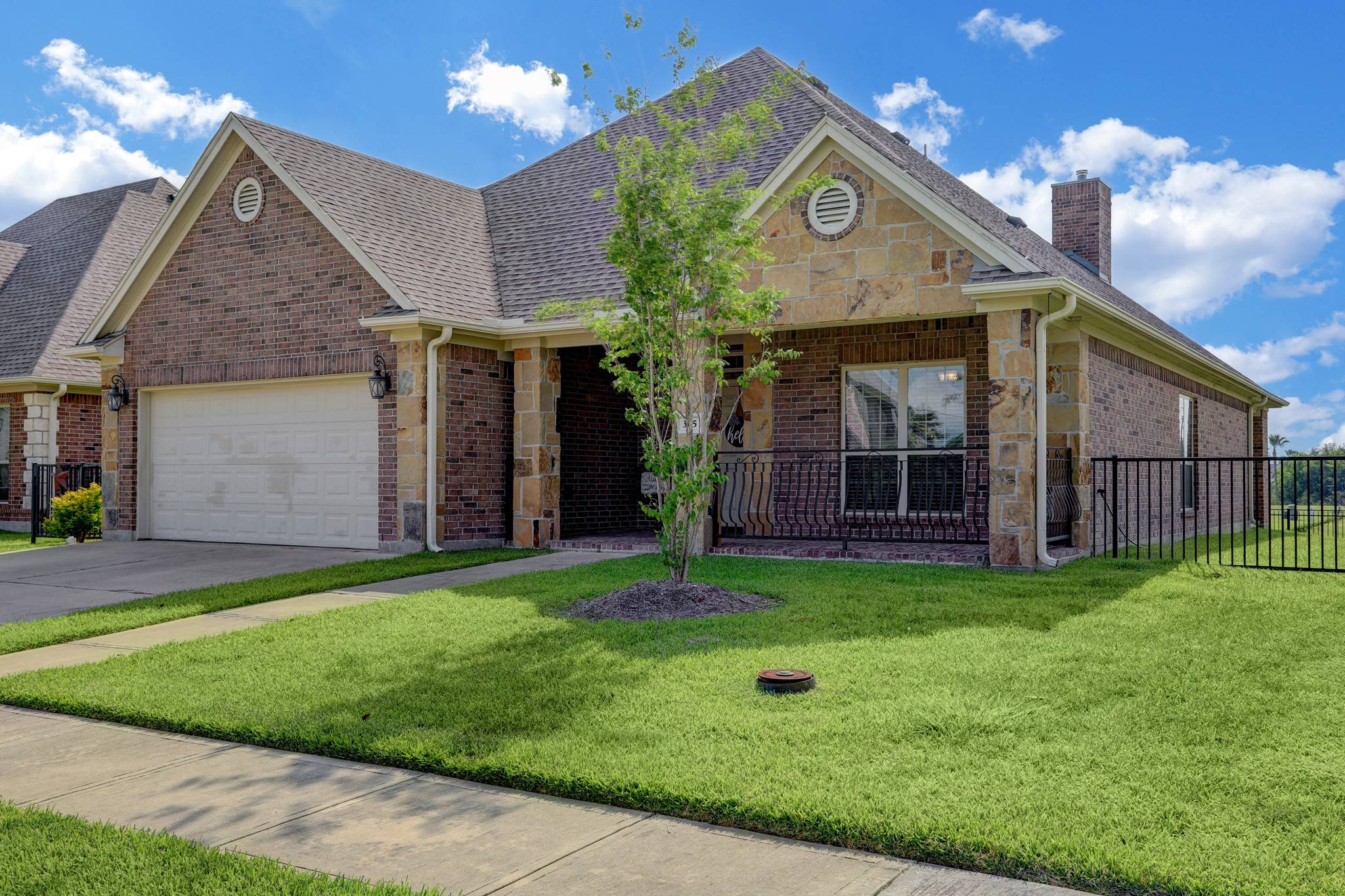 Kemah, TX 77565,305 Twin Timbers LN