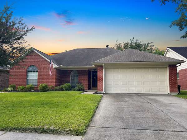 4905 Archway DR, La Porte, TX 77571