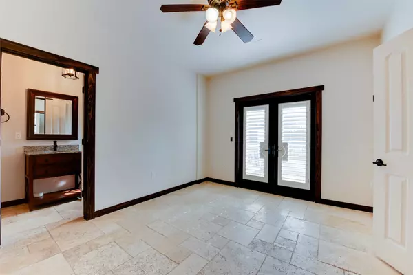 Houston, TX 77008,905 W 22nd ST #D