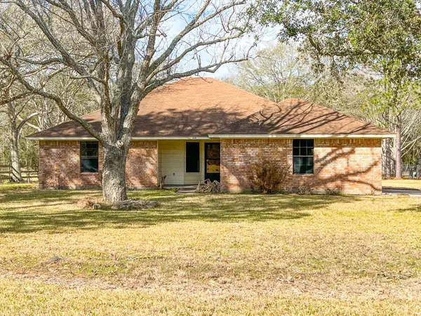 335 Live Oak RD,  Wharton,  TX 77488