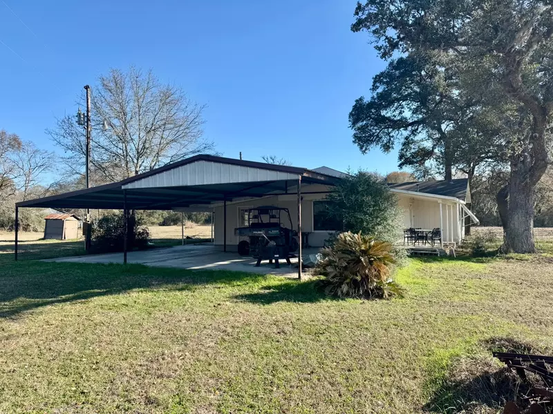 19651 Fm 530, Hallettsville, TX 77964
