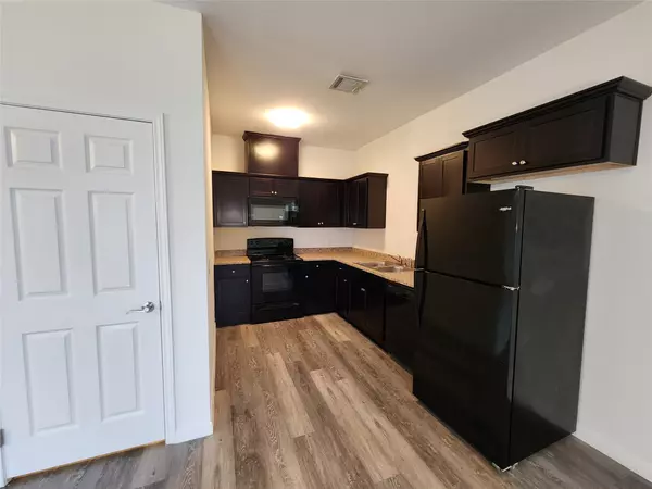 Hitchcock, TX 77563,6306 Red Oak DR