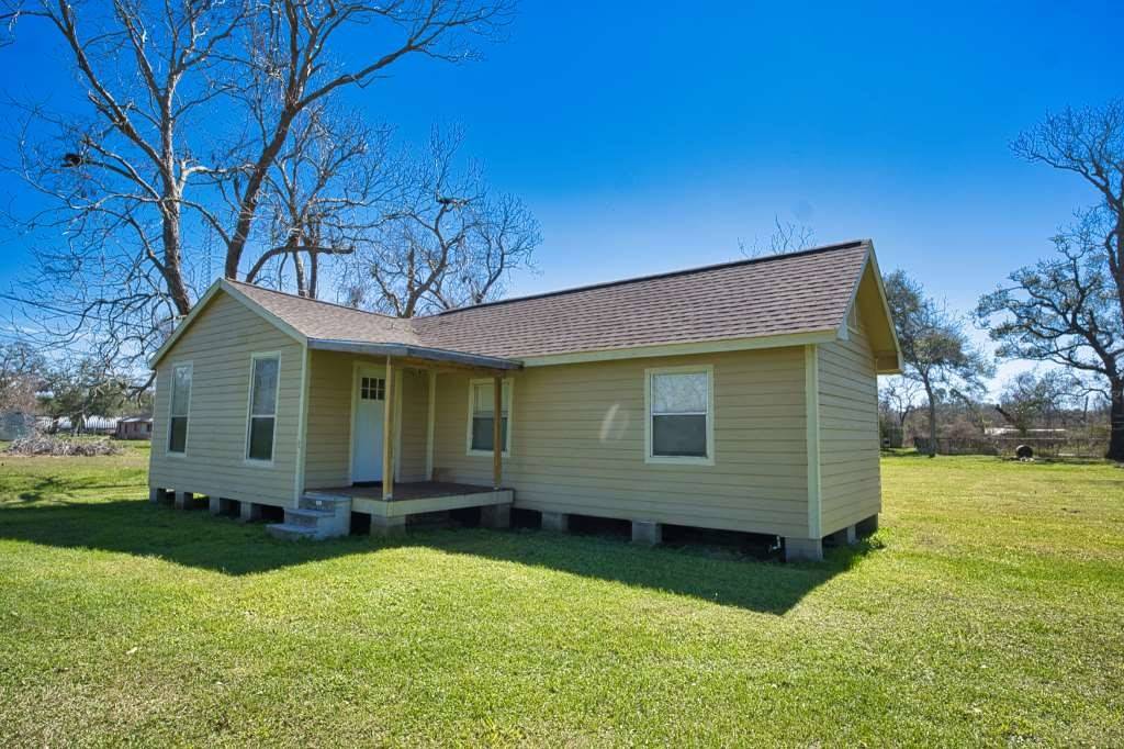 6531 Live Oak DR, Jones Creek, TX 77541