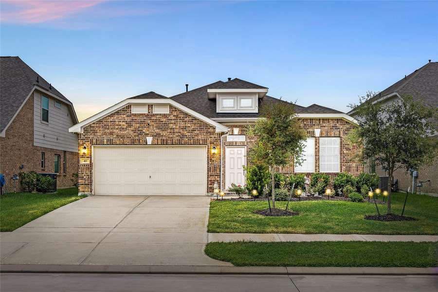 411 Asiatic Black Bear WAY, Crosby, TX 77532