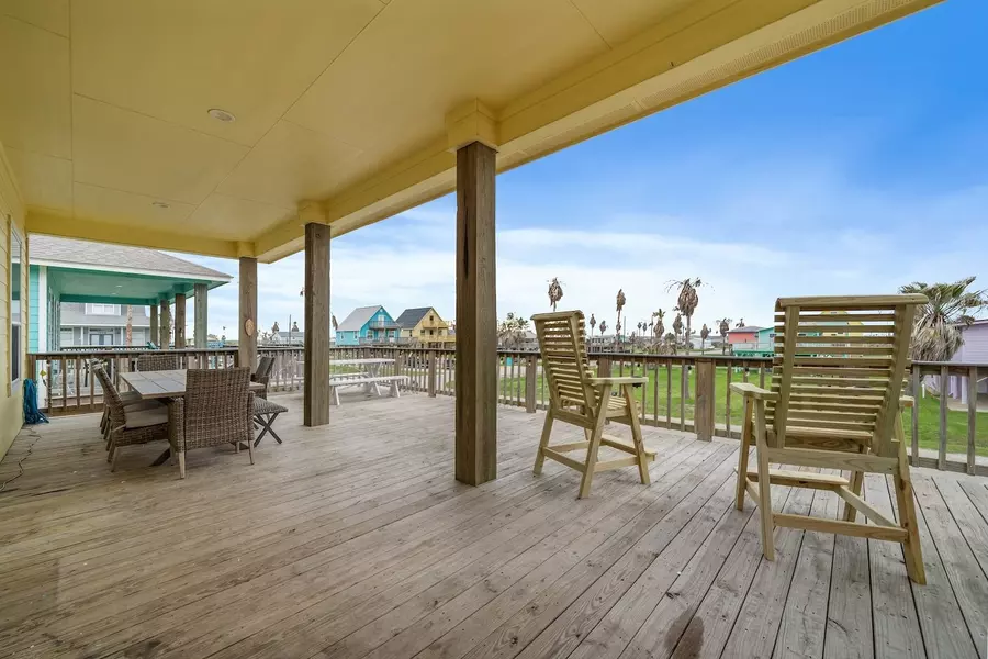 339 Jettyview RD, Surfside Beach, TX 77541
