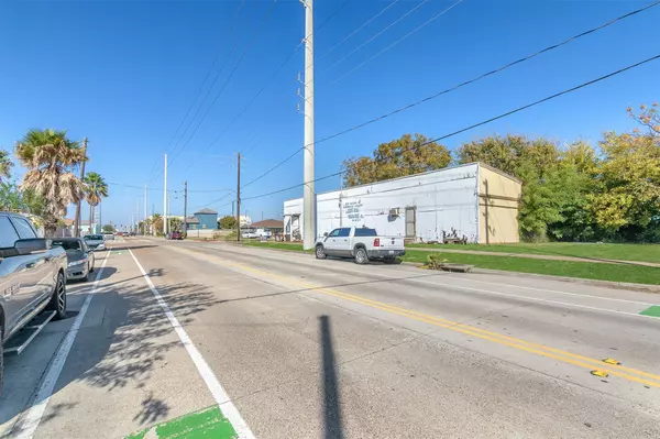 Galveston, TX 77551,1202 Mary Moody Northen BLVD