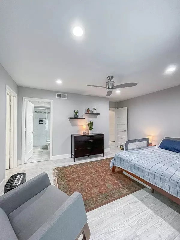 Houston, TX 77024,12633 Memorial DR #174