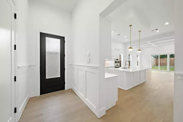 Houston, TX 77008,811 W 18th ST