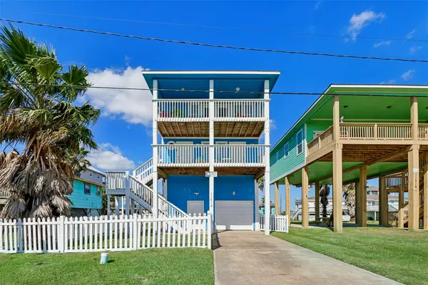 11218 Reagor WAY, Galveston, TX 77554