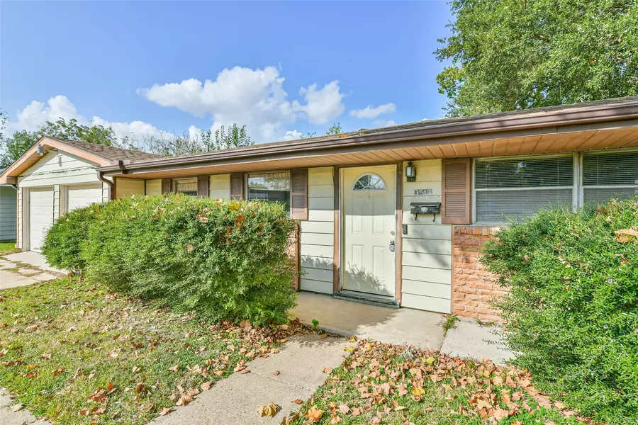 3517 Tanglebriar DR, Pasadena, TX 77503