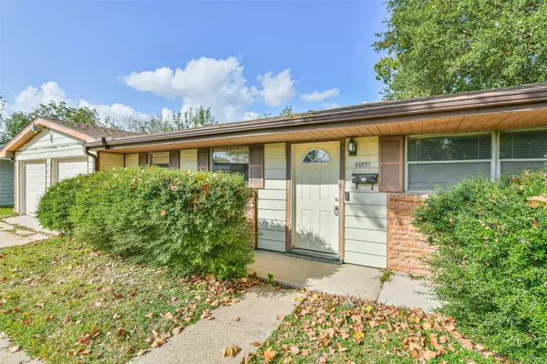 3517 Tanglebriar DR, Pasadena, TX 77503