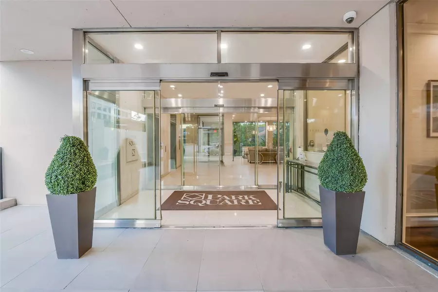 49 Briar Hollow LN #1904, Houston, TX 77027