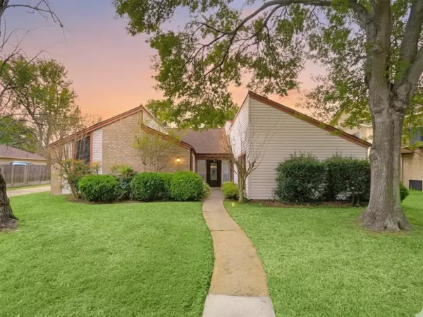 15621 Elwood DR,  Jersey Village,  TX 77040