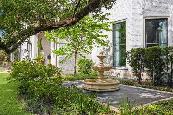 Houston, TX 77019,2116 Looscan LN