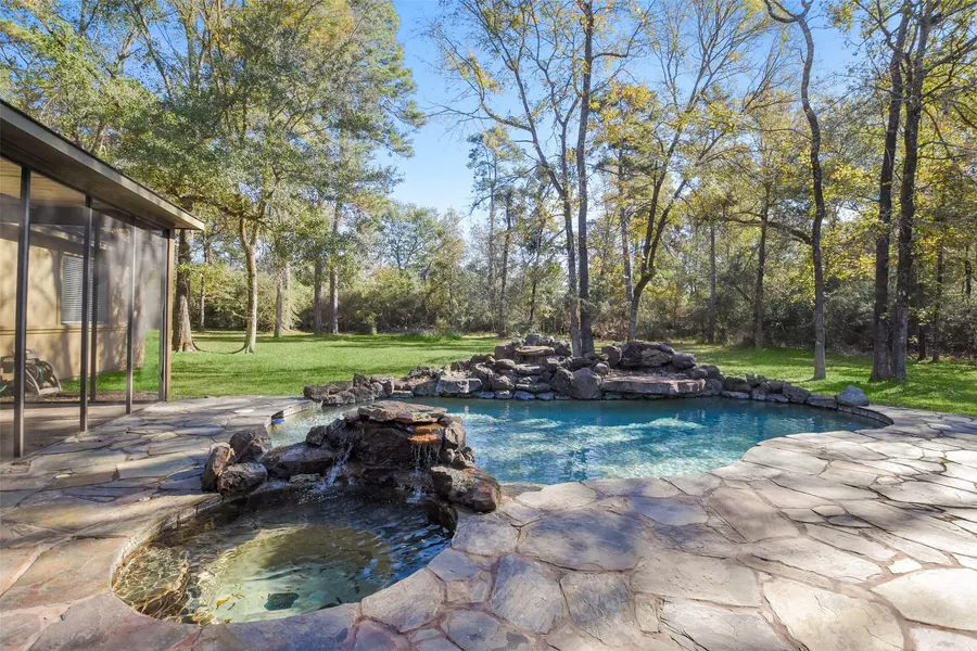 5 Oak Crest CIR, Magnolia, TX 77354