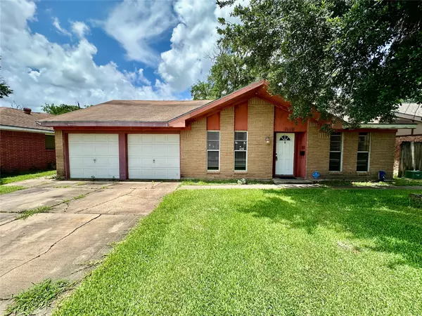1820 Aspen LN, Seabrook, TX 77586