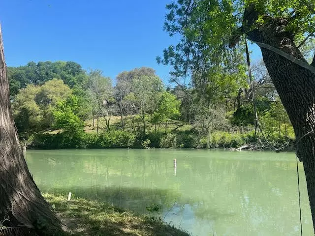 111 Antelope LN, Seguin, TX 78155