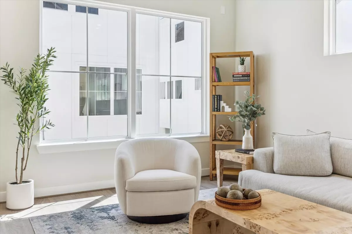 Houston, TX 77007,3067 Hicks Street